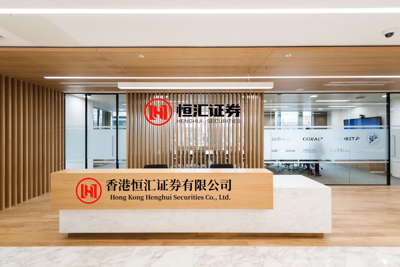 镕盛融资 锁骨草莓印：炒股三十年悟出的真经，浓缩成这碗干货饭。当年揣着三万本金闯荡市场，如今账户多出三个零，有些东西真得刻进骨子里。看趋势要像看天气，晴天带伞雨天备衣。券商板块跟着牛市起舞，银行股在熊市里...